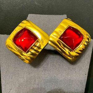 Vintage Square Gold Tone Ruby Acrylic stone Clip-on earrings